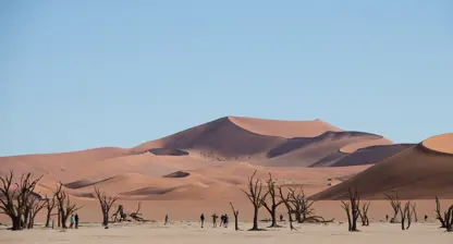 Angst zieht Grenzen. Mut überschreitet sie. Vertrauen öffnet den Raum dahinter.