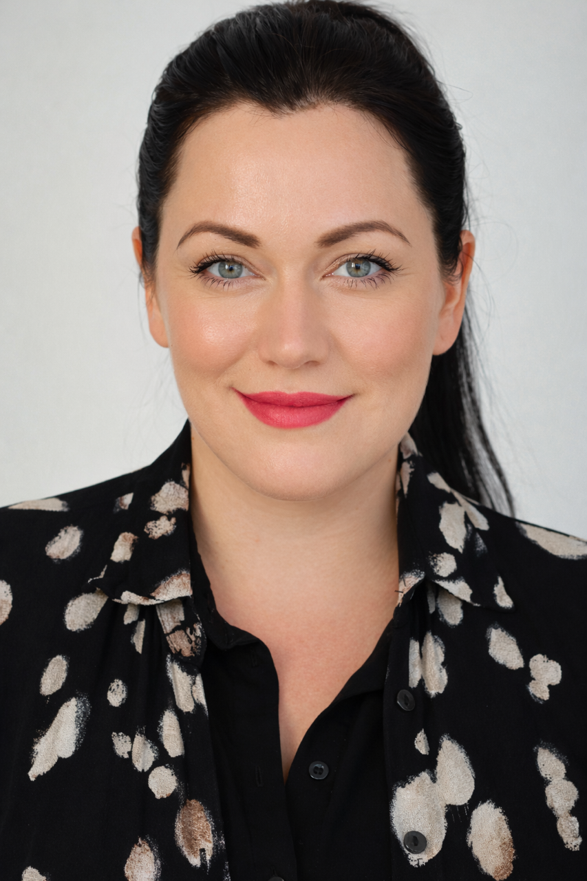 Sozialarbeiterin (B.A.), staatlich anerkannte Schauspielerin Aleksandra Simić